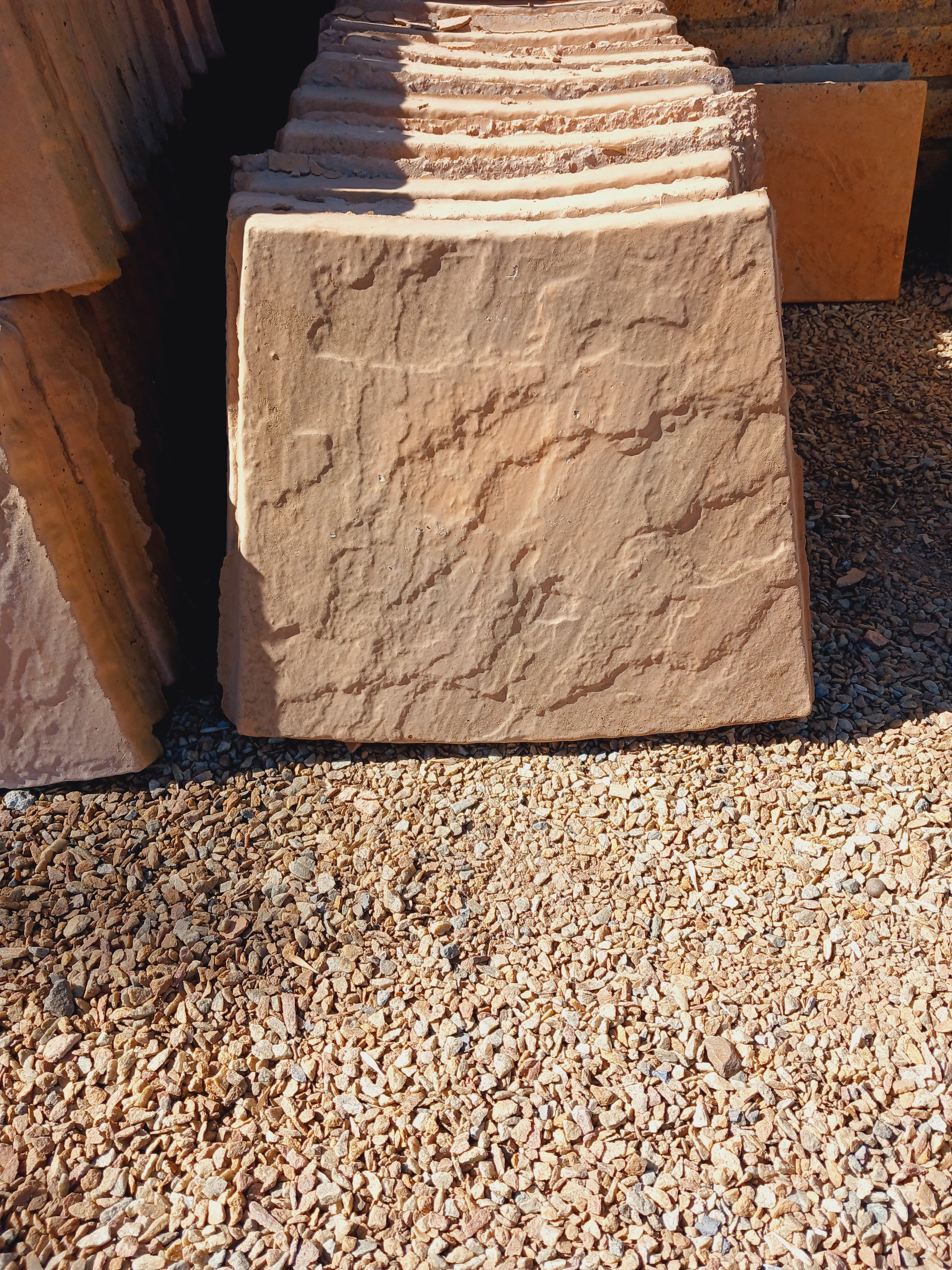 Large Circle Line 5 Tan Red