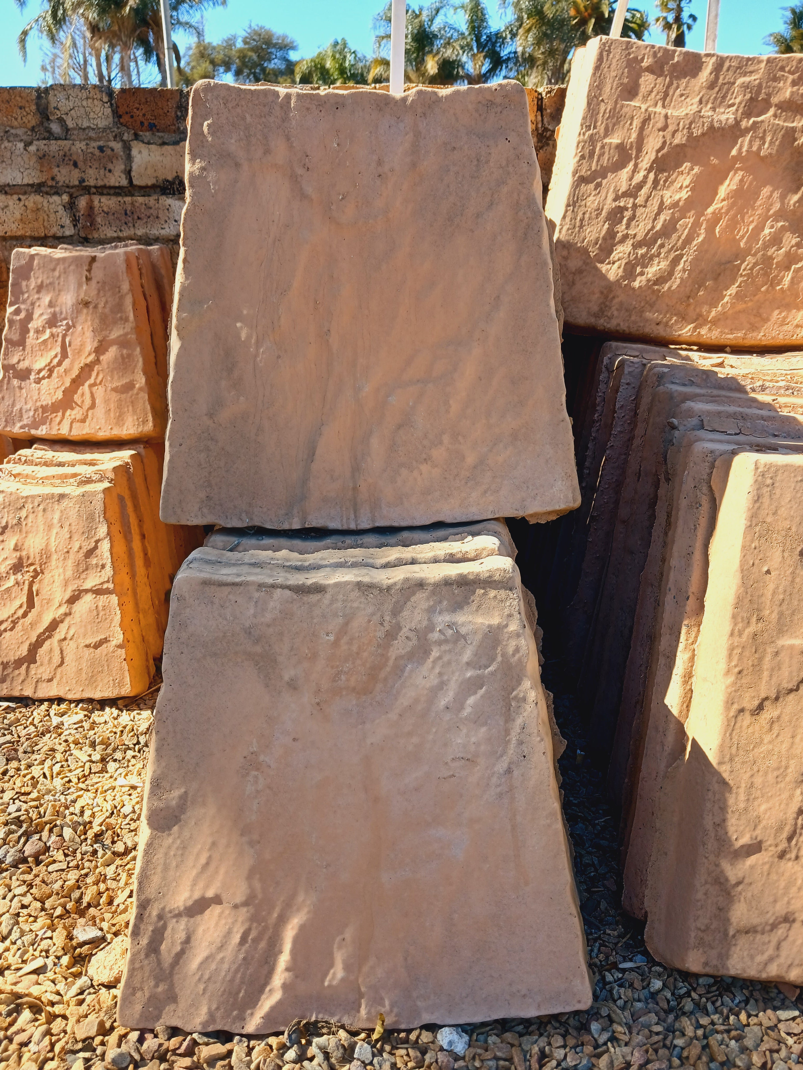 Large Circle Line 4 Tan Red