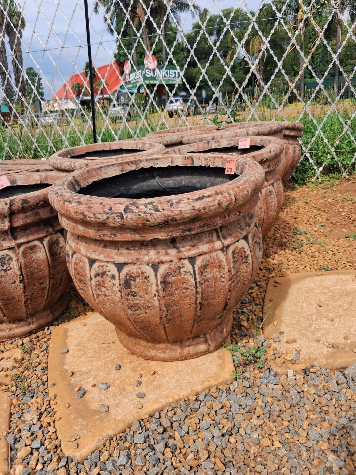 Large Round Brown Pot with Wide Middle & Pattern (CAP219)