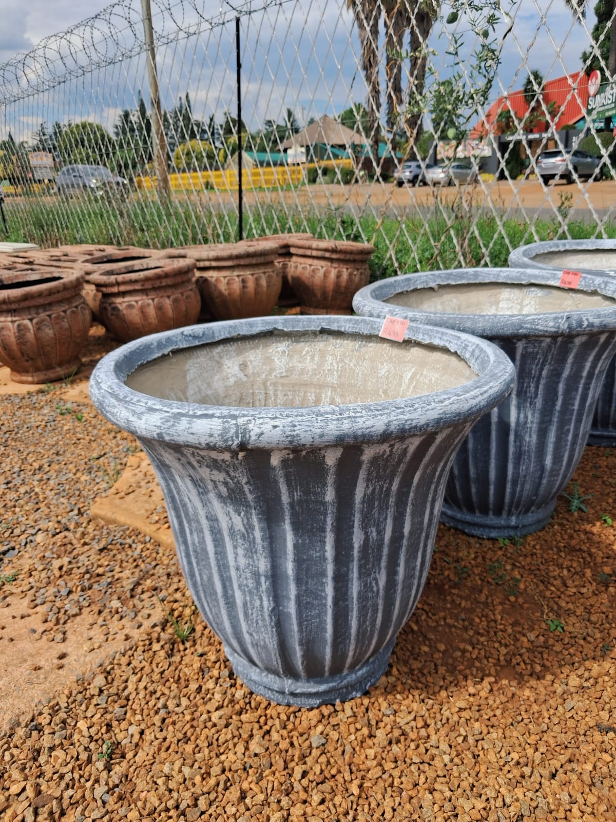 Large Brown Cup-Designed Pot (CAP220)