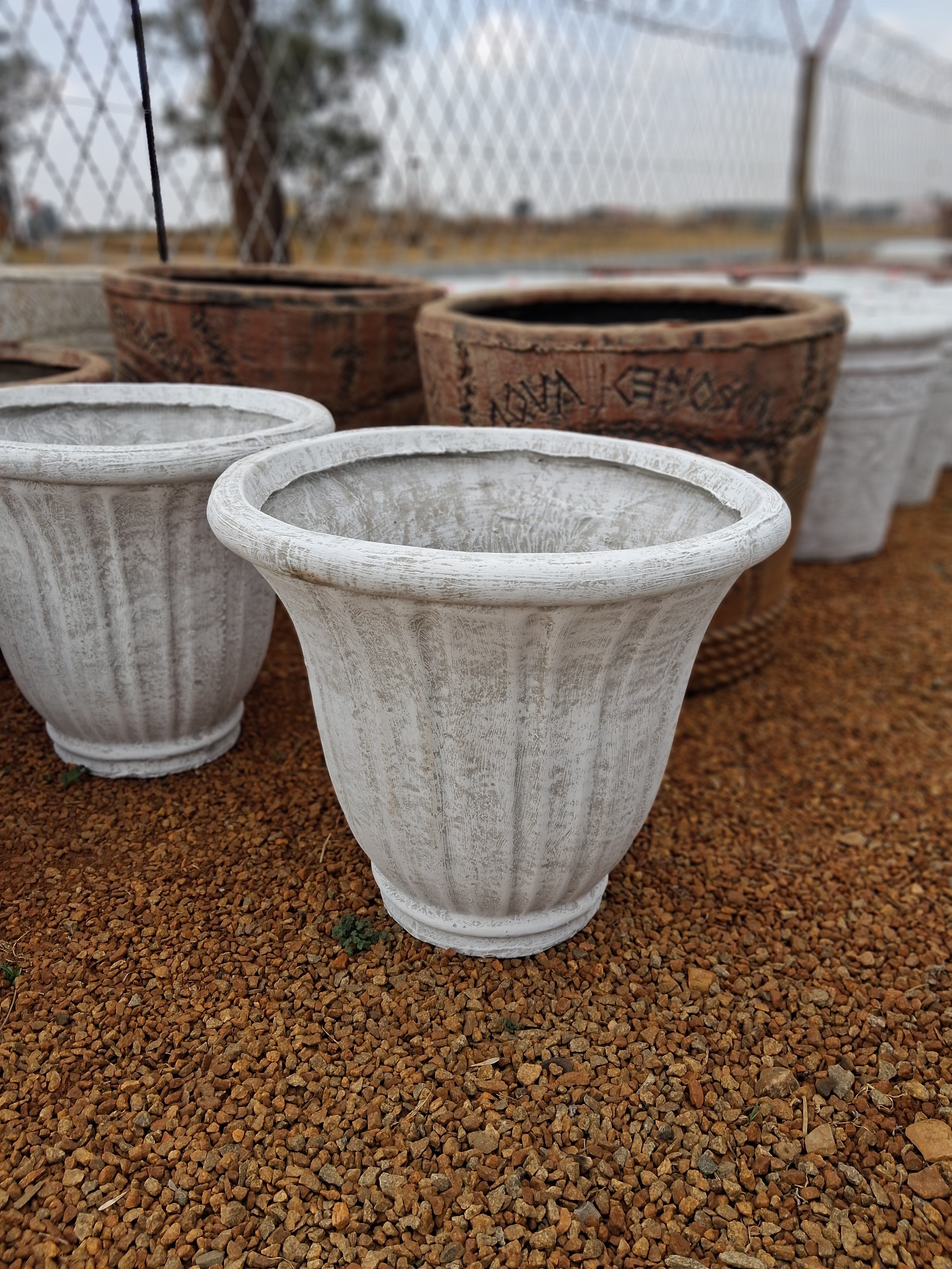 Large White Cup-Designed Pot (CAP220)