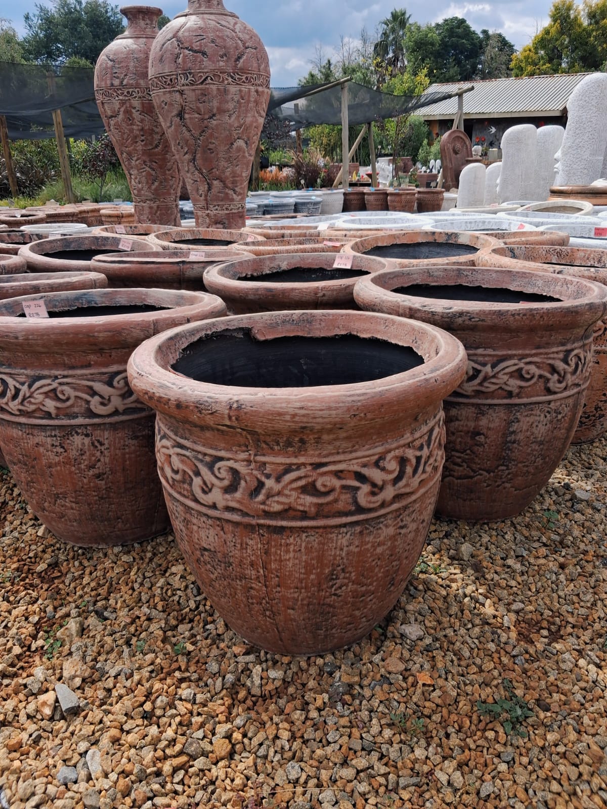 Large Round Brown Pot with Patterned Lines (CAP226)