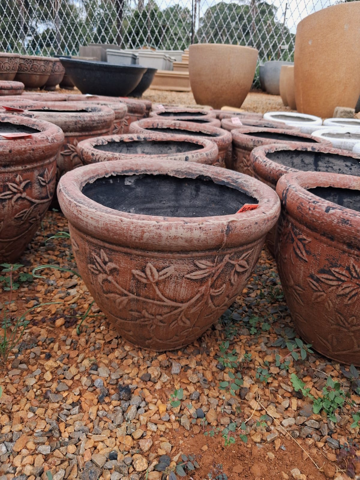 Small Round Concrete Leaf Pattern Pot – Brown (CAP242)