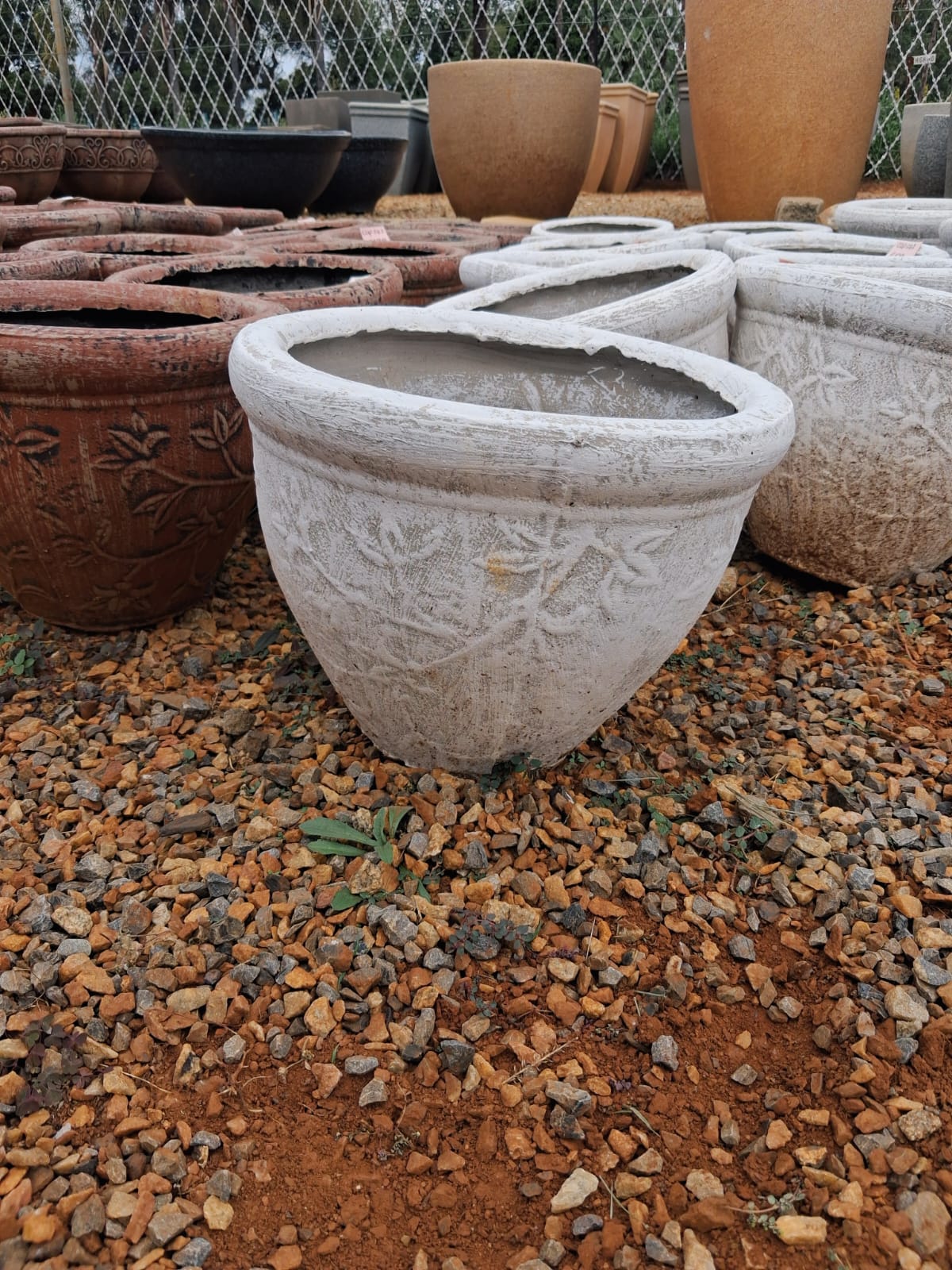 Small Round Concrete Leaf Pattern Pot – White (CAP242)