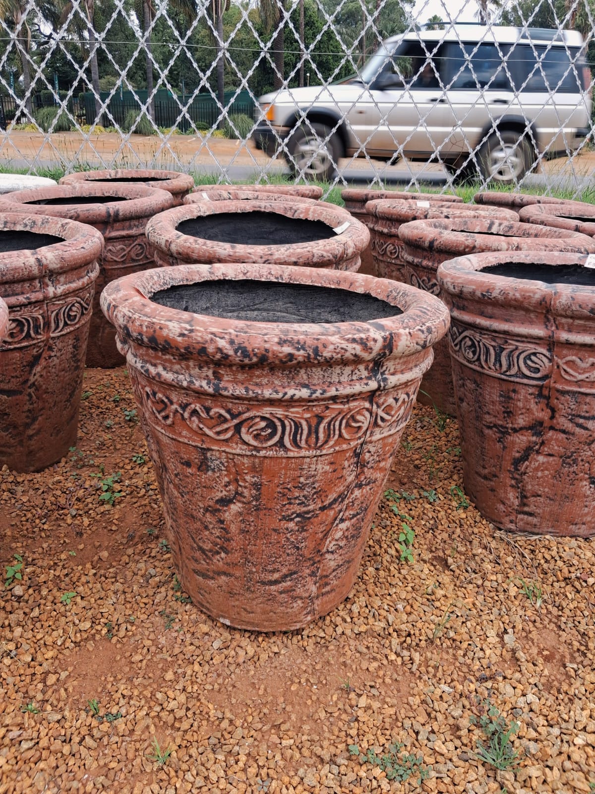 Large Round Feature Pot – Brown (CA/WC3)