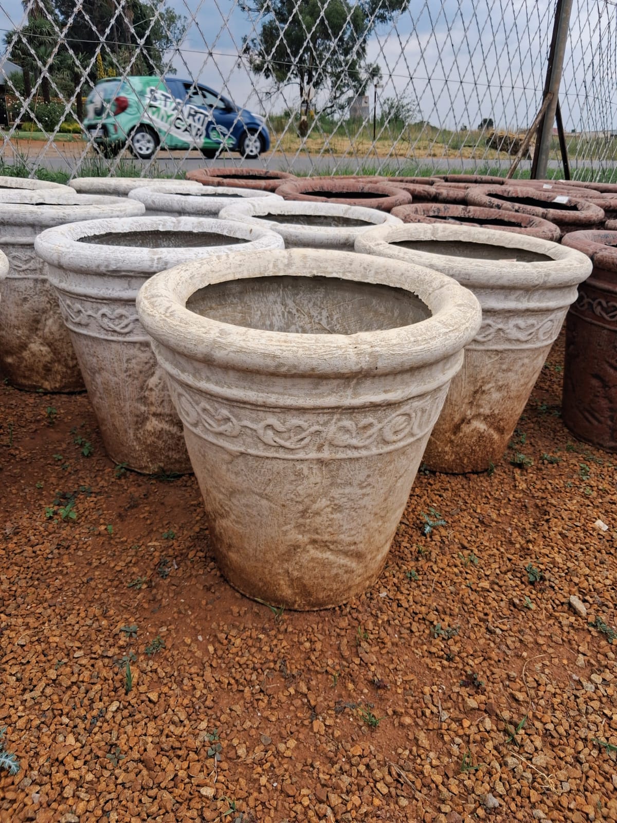 Large Round Feature Pot – White (CA/WC3)