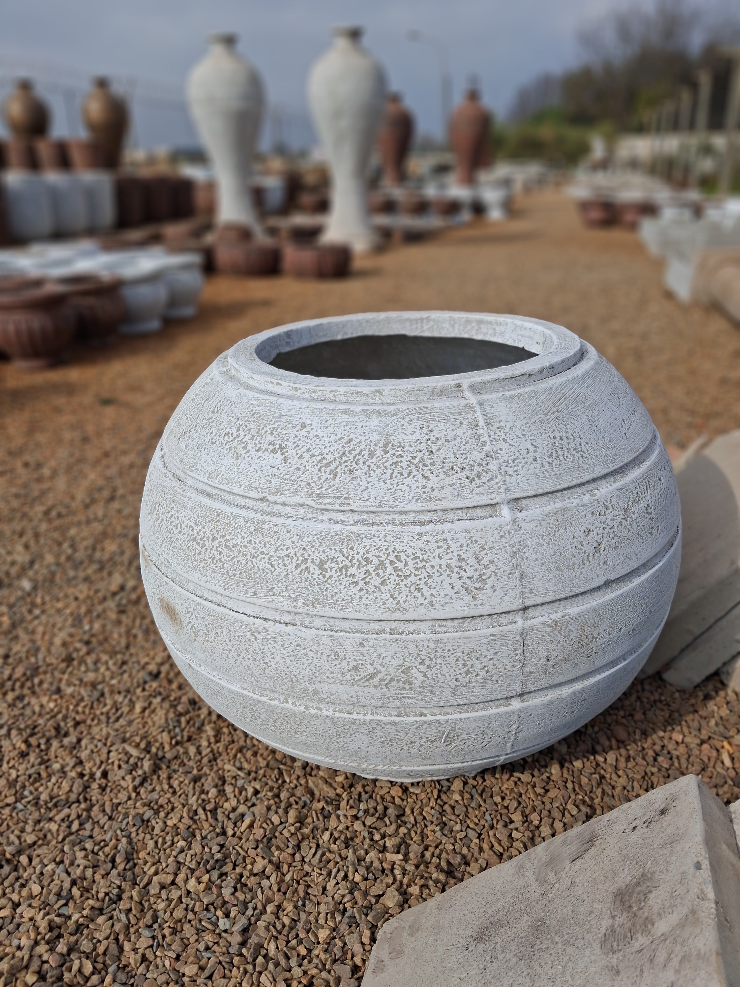 Large Concrete Sphere Pot - White (HSC20)